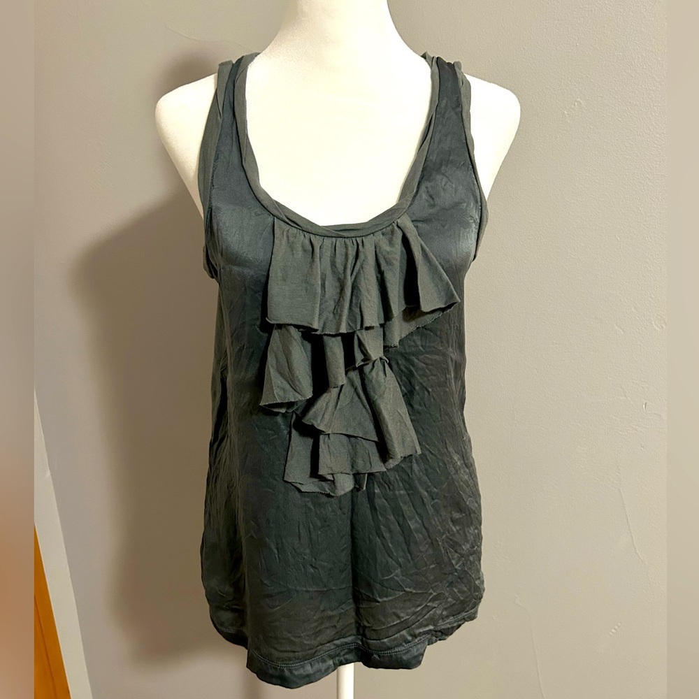 Banana Republic women’s sleeveless silk blouse. Size S.